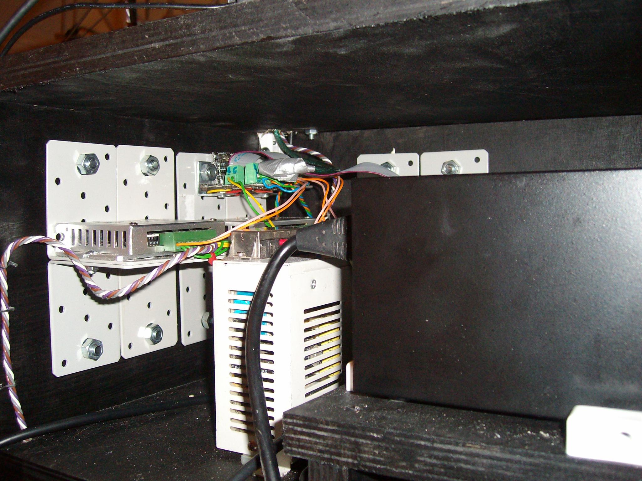 2A stepper controllers 25v PSU under the controllers back of Atom linux box on left side